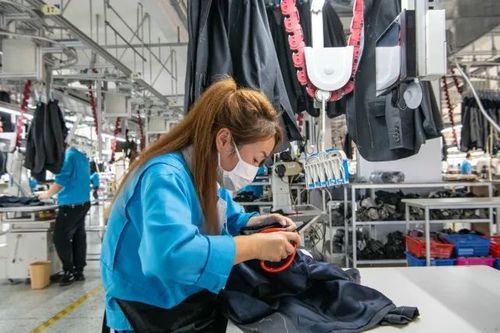 大杨集团打造全球服装智能化柔性制造工厂荣获辽宁省企业管理创新成果